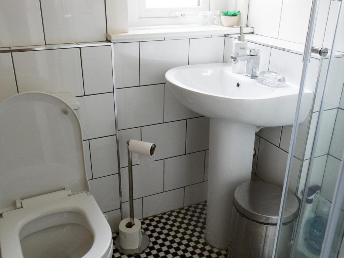 Pass The Keys Cozy Two Bed Flat Near Glasgow Airport & Paisley Exterior foto
